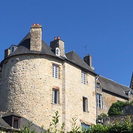 Bed and Breakfast La Maison Sur Les Remparts à Domfront  Extérieur photo