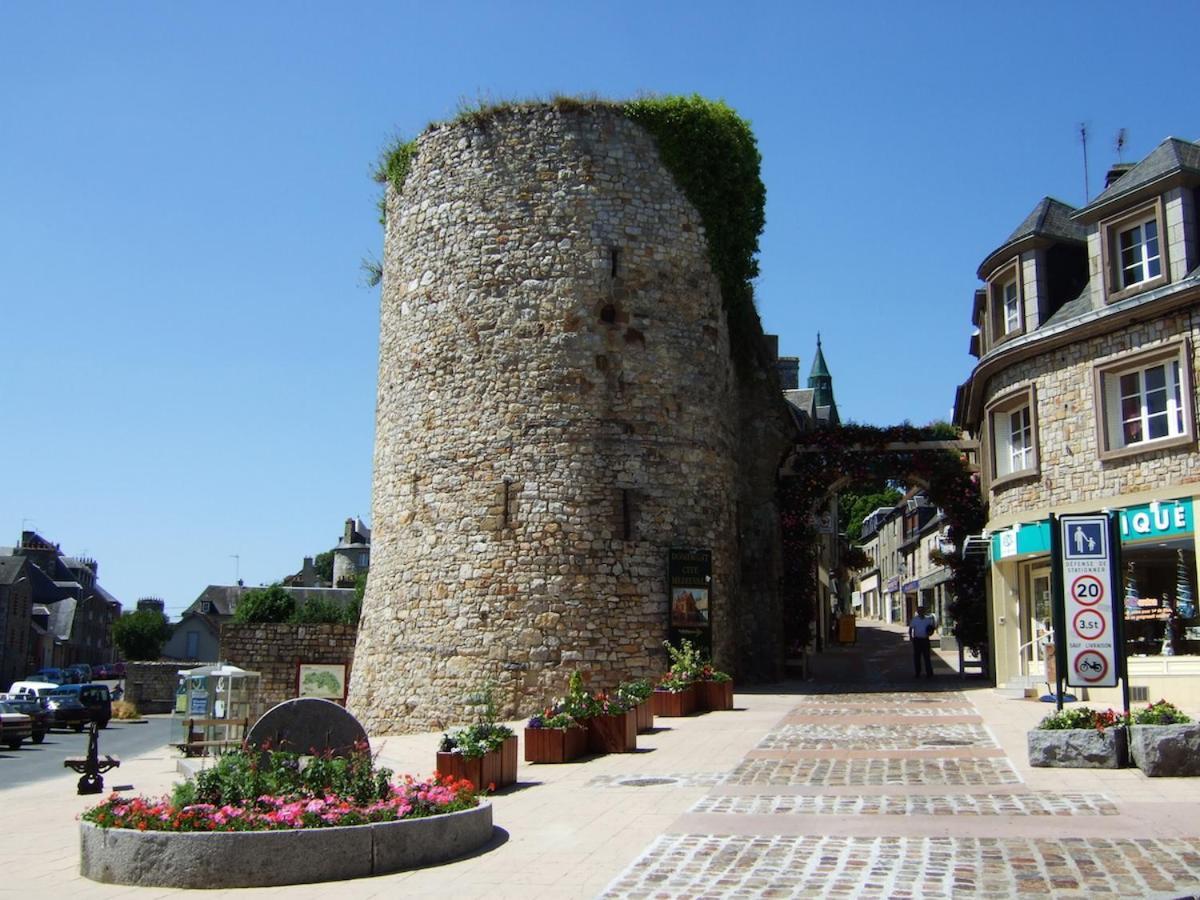 Bed and Breakfast La Maison Sur Les Remparts à Domfront  Extérieur photo