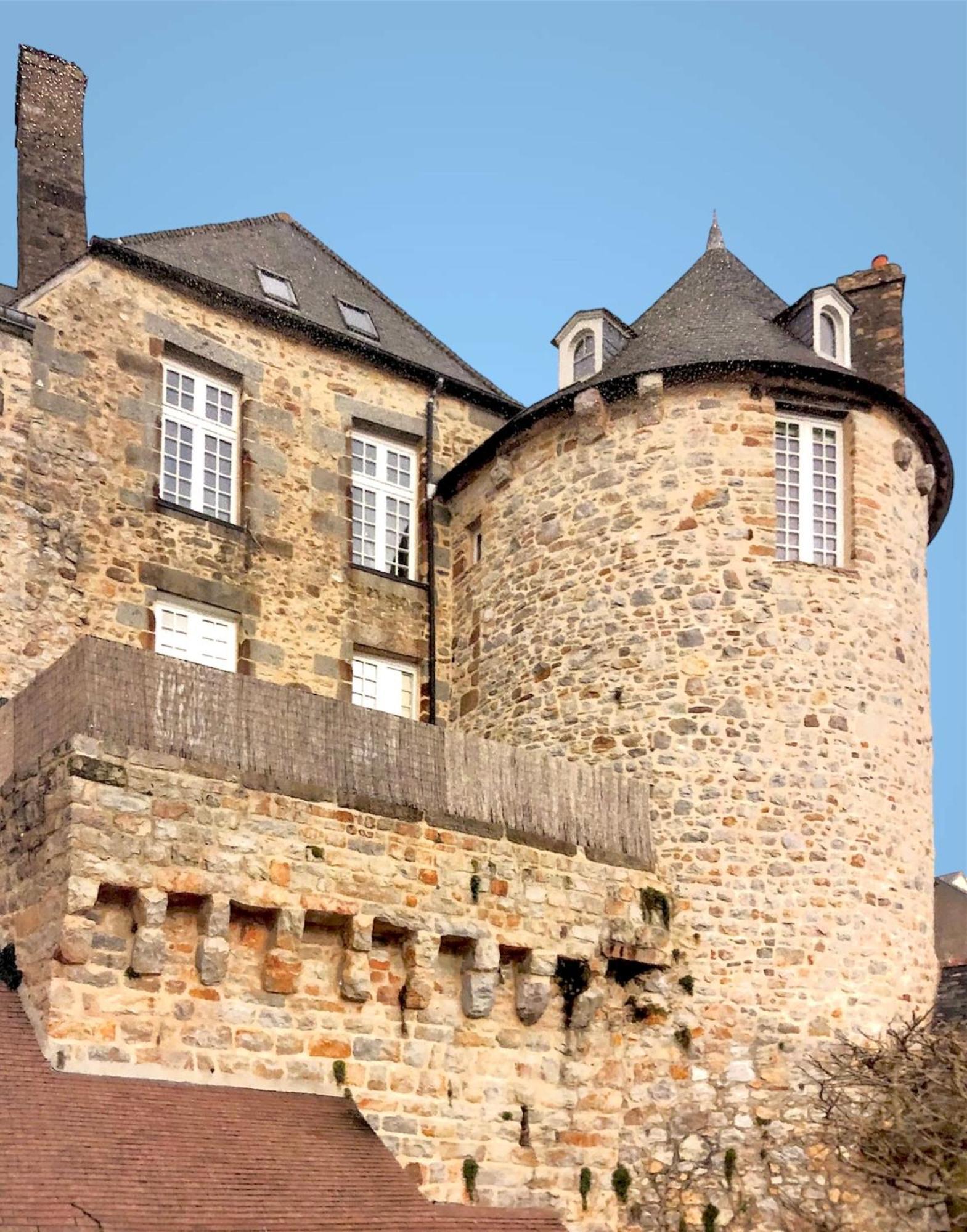 Bed and Breakfast La Maison Sur Les Remparts à Domfront  Extérieur photo